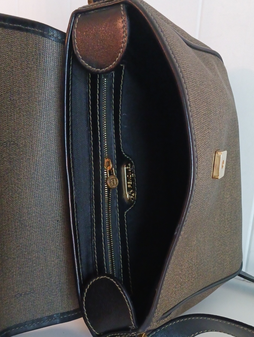 FENDI - Picture 10 of 10